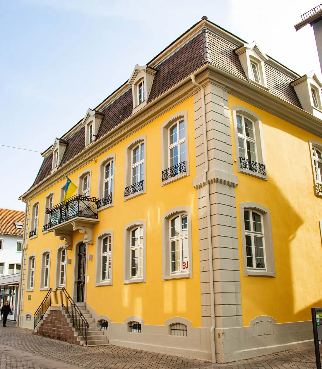 Stadtschloss der Delphinen Apotheke nach der Fassadensanierung